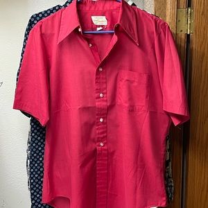 Vintage 1970s Arrow, Kent Collection casual button up
short sleeve shirt.